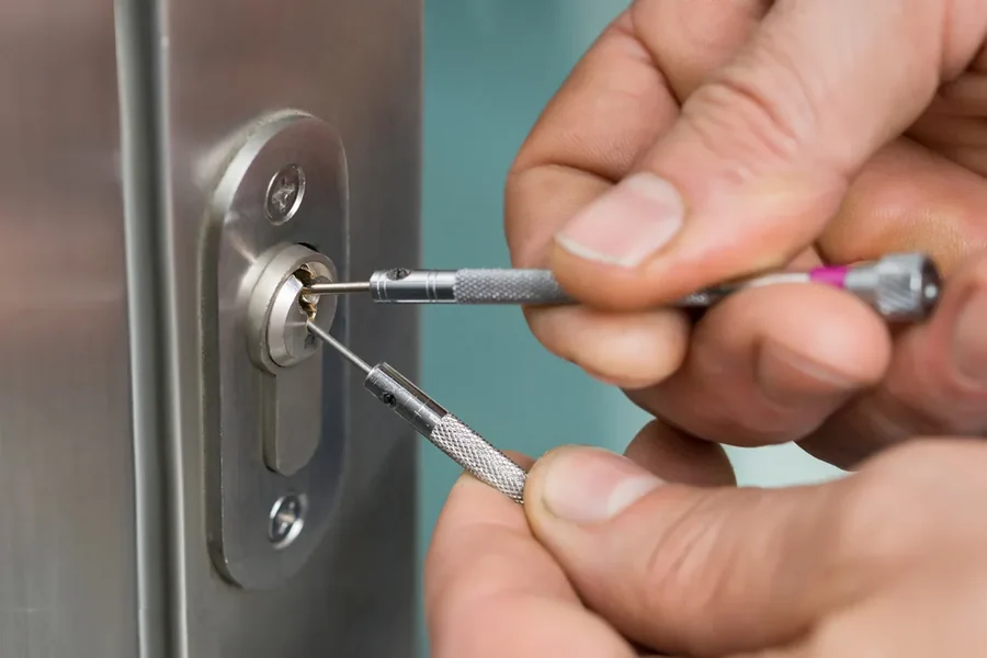 Commercial Door Lockout locksmith equipment and service example